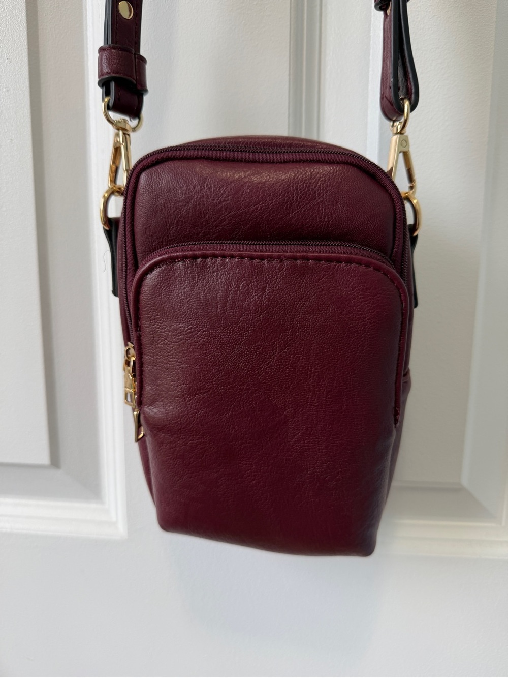 Jen & Co Burgundy Crossbody Multi Pocket Purse with Small Change Purse